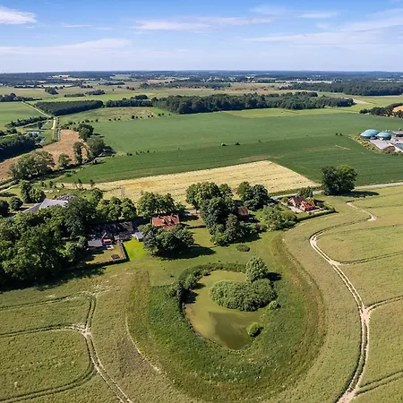 Luette Feldhus Mit Garten Und Zaun Apartmán