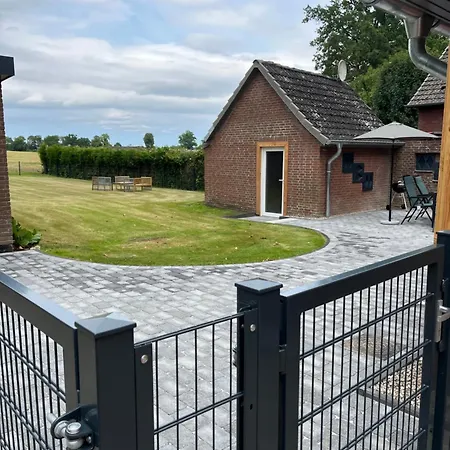 Luette Feldhus Mit Garten Und Zaun Apartmán Glasau